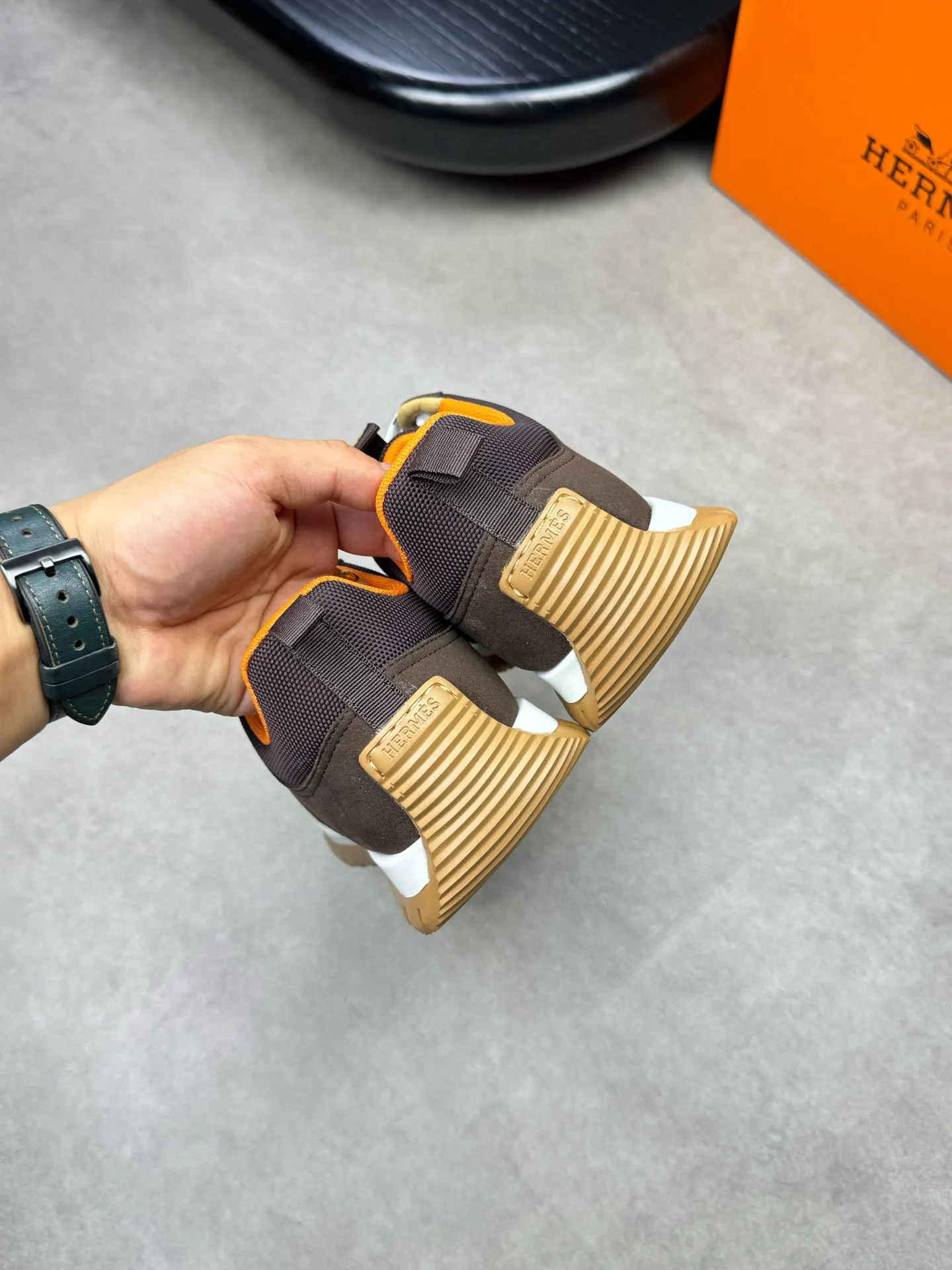 [HERMES] Hermès men's shoes 💰680💰 - high-end quality original items 🔍🔍🔍 casual sports shoes - upper: 🔝 suede environmentally friendly leather, brand high mercerized canvas body with forged ´H´ totem, tongue webbing injection molded brand logo - lining: brand canvas, foot pads; water-dyed cowhide -Outsole: ultra-light T men's shoes 💰U foam; two-color molded outsole -Ultra-high quality control, fine workmanship: highlighted (high-end, extravagance, grade) -Size: 39-44 (38, 45, can be customized)